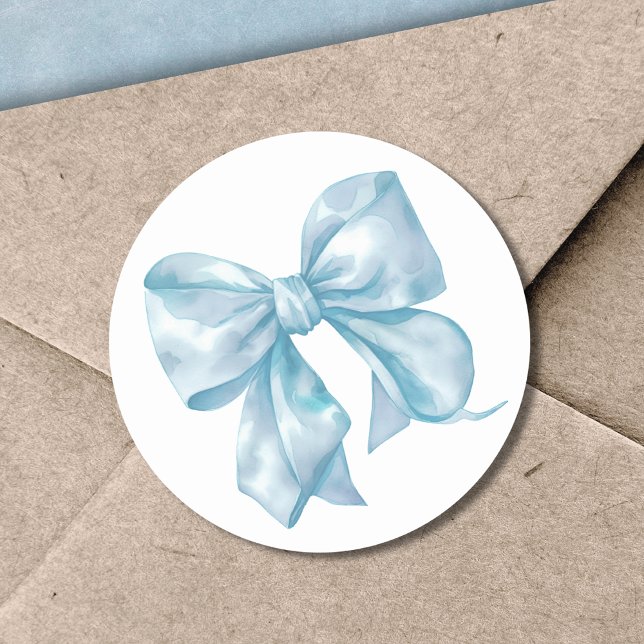 Adesivo Redondo Arco Azul Simples para Noiva ou Chá de Bebê (Blue Bow Simple Bridal Or Baby Shower Classic Round Sticker)
