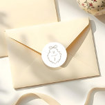 Adesivo Redondo Arco Desenho Da Mão Do Chic Beige E Segmento Do Mo<br><div class="desc">Adicione um toque pessoal de elegância aos seus detalhes de casamento com os nossos arcos e votos fantásticos. Apresentando um delicado arco de coquete, desenhado à mão, emparelhado com uma fita e um design da crista monograma folha, este encantador adesivo oferece uma combinação perfeita de sofisticação e romance. Personalizável com...</div>