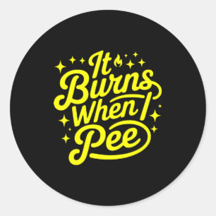 Adesivo Redondo Arde Quando Eu Faço Xixi Camiseta Engraçada Sarcás