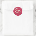 Adesivo Redondo Areia no Selo do Envelope Monograma de Script Mage<br><div class="desc">Feche o seu convite de casamento fechado com um adesivo personalizado mostrando seu monograma de casal! As duas letras de script entrelaçam como as suas duas vidas.</div>