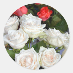 Adesivo Redondo Arranjo floral de rosas vermelhos e brancos