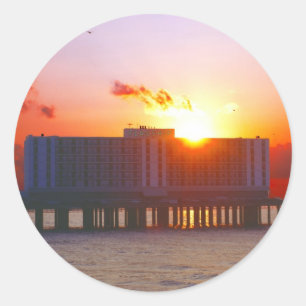 Adesivo Redondo Assalto De Sol No Hotel Flagship