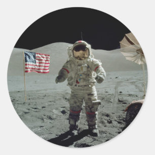 Adesivo Redondo Astronauta de Apollo 17 no vale de Littrow do