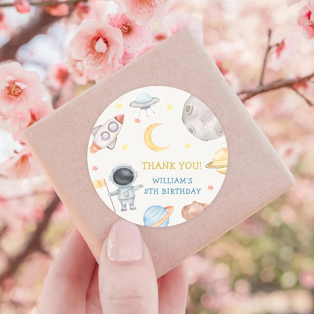 Adesivo Redondo Astronauta do Astronauta Exterior Aniversário Obri (Criador carregado)