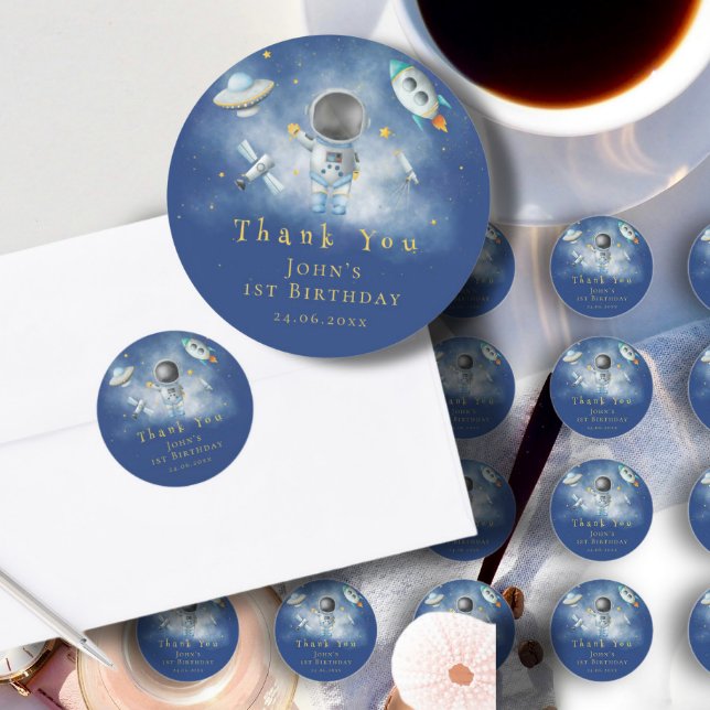 Adesivo Redondo Astronauta Espacial Boy fogueira com primeiro aniv (Criador carregado)