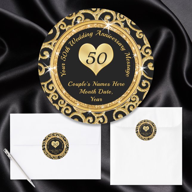 Adesivo Redondo Autocolantes de 50 anos, preto e Dourado (Black and Gold, 50th Anniversary Envelope Stickers. 50th anniversary favor bags, stickers. 50 year.)