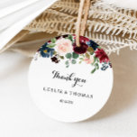 Adesivo Redondo Autumn Rustic Dazzling Burgundy - Obrigado Por<br><div class="desc">Este obrigado ruidoso e deslumbrante de outono que você prefere um adesivo redondo clássico é perfeito para um casamento moderno. A design apresenta flores brilhantes, vermelhas, marinhos, azuis e esbranquiçadas radiantes e graciosas pintadas à mão, inspiradoras beleza natural. Faça com que a etiqueta do adesivo seja sua, incluindo seus nomes,...</div>