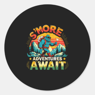 Adesivo Redondo Aventuras Smor esperam por você, divertido bigfoot