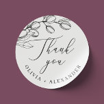 Adesivo Redondo Azeitona elegante. Obrigado de casamento italiano<br><div class="desc">Botânica italiana branca e preta Obrigado Mantenha-se elegante com a escrita e o ramo de oliveira para o janto Casamento/Festa de noivado/Ensaio.</div>