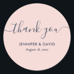 Adesivo Redondo Azul Marinho e Beije Moderno Agradecimento em Letr<br><div class="desc">Adesivos de agradecimento elegantes personalizados em azul marinho e beije com uma fonte moderna de letra de script. Itens correspondentes disponíveis.</div>