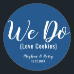 Adesivo Redondo Azul Marinho Simples Nós Adoramos Cookies Favor De<br><div class="desc">Simples Adoramos Cookies Casando Favor Tratar Vinheta Redonda Clássica</div>
