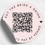Adesivo Redondo Bachelorette Comprar A Noiva Uma Bebida | Código Q<br><div class="desc">Um simples adesivo de código QR redondo, cor-de-rosa pincelado "Comprar a Noiva a Bebida", simples e personalizado, num estilo minimalista moderno com um detalhe cardíaco bonito. O modelo pode ser atualizado facilmente com seu código QR e texto personalizado, por exemplo. verificar QR para pagar por Venmo. #bachelorette #buythebrideadrink #QRcode #sticker...</div>