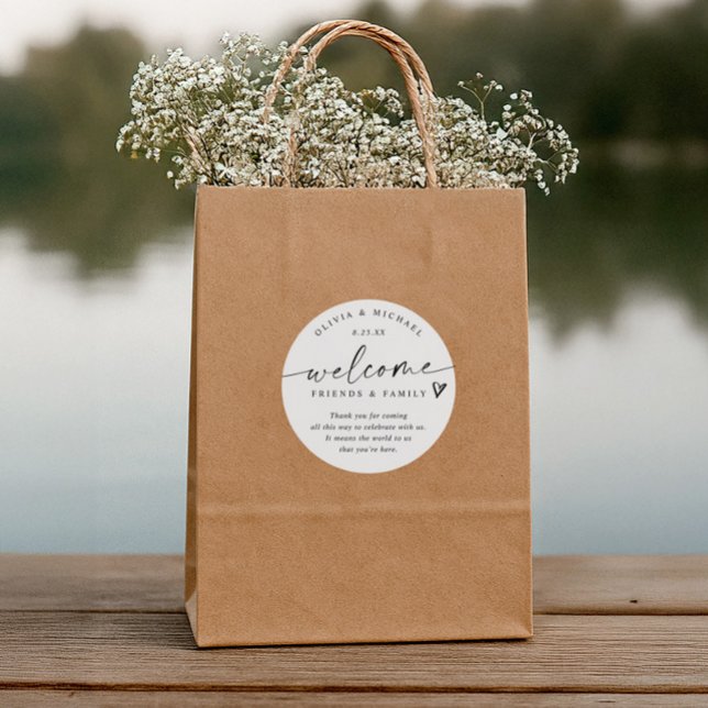 Adesivo Redondo Bag do Hotel de Boas-vindas do Casamento Negro e B (Wedding hotel guest bags - Welcome Stickers - Modern black and white handwriting and heart.)