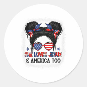 Adesivo Redondo Bandeira Americana Ela Ama Jesus E América Também