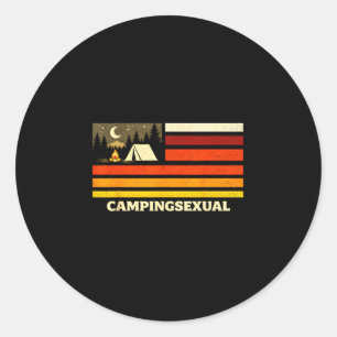 Adesivo Redondo Bandeira retrô de amante de camping engraçado fogu