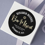 Adesivo Redondo Bar Mitzvah Preto Dourado Folha Script Negrito Mod<br><div class="desc">Orgulhe-se, regozije-se e mostre este marco do seu Bar Mitzvah favorito! Use este adesivo moderno, único e personalizado para adicionar ao seu dia especial. Tipografia de escrita à mão com folha de ouro falso gráfico e uma estrela de Davi em ouro falso sobre um fundo preto sofisticado e dramático. Personalize...</div>