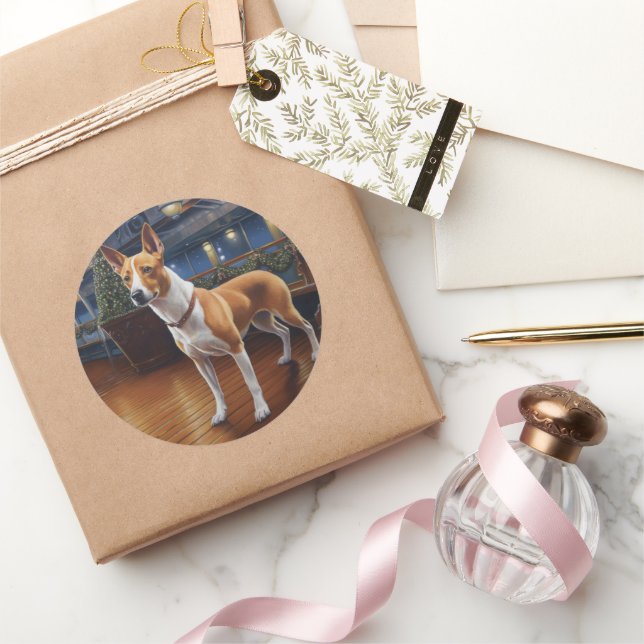 Adesivo Redondo Basenji Cruise de Natal: Delito de Férias Pawsome (Presentear)