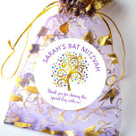 Adesivo Redondo Bat Mitzvah Gold Foil Tree Life, Tipografia Roxa<br><div class="desc">Tenha orgulho, alegria e mostre este marco do seu Bat Mitzvah favorito! Use este adesivo divertido, sofisticado e personalizado para adicionar a seu dia especial. Uma folha de ouro falso, impressionante, gráfica, com tartaruga cintilante, chaleira, púrpura e azul de David e "folhas" de ponto sobre um fundo branco. Personalize o...</div>