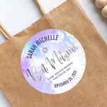 Adesivo Redondo Bat Mitzvah Purple Watercolor Silver Script<br><div class="desc">Tenha orgulho, alegria e comemore este marco do seu Bat Mitzvah favorito! Use este espantoso, moderno, falso filme prateado esparso, guião manuscrito, Estrela de David e pequenos pontos contra um adesivo de fundo de aquarela roxa-claro para adicionar a seu dia especial. Personalize o texto personalizado com seu nome e data...</div>