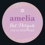 Adesivo Redondo BAT MITZVAH, roxo de confete de ouro rústico moder<br><div class="desc">pelo kat massard >> kat@simplysweetPAPERIE.com << *** NOTA - O EFEITO DO FOLHO DE OURO SHINY É UMA IMAGEM IMPRESSA *** - - - - - - - - - - - - - - - - - - - - - - - - - - - - - -...</div>