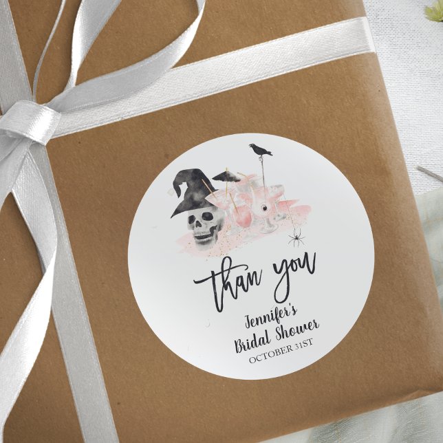 Adesivo Redondo Beba Até o Fim Bruxas Festa de Noivado de Hallowee (Criador carregado)