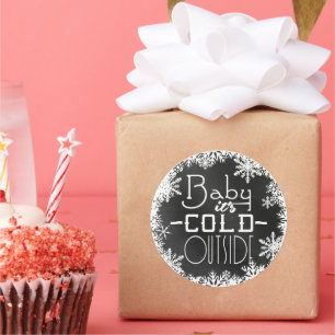 Adesivo Redondo Bebê Está Frio Fora dos Flocos Brancos de Neve Neg