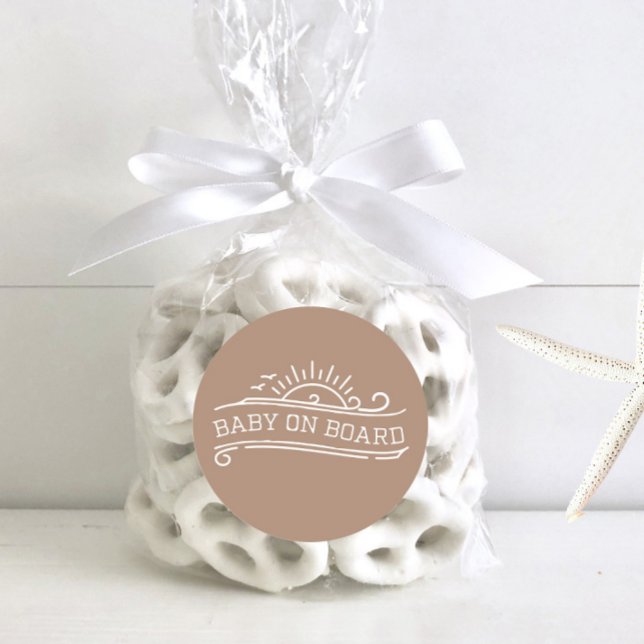 Adesivo Redondo Bebê no Conselho surfando Chá de fraldas neutro (Criador carregado)