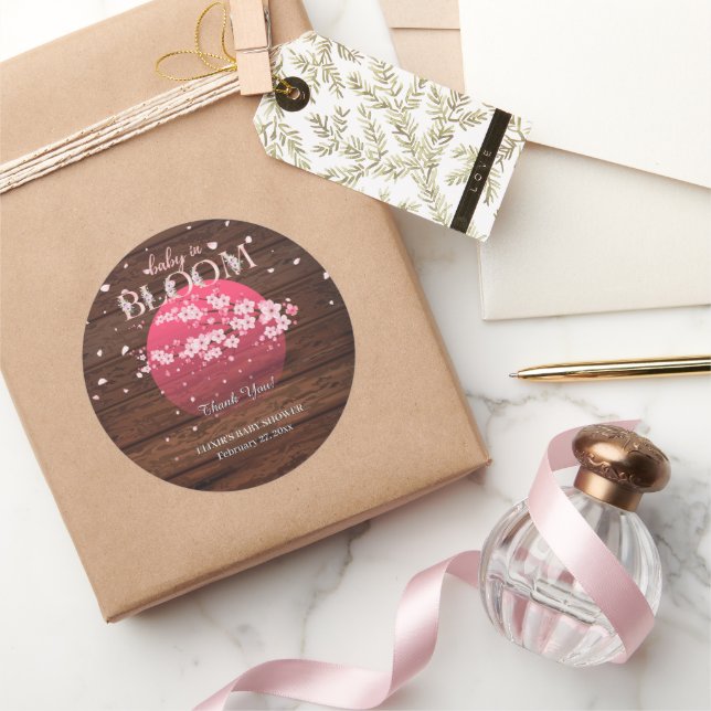 Adesivo Redondo Bebê Russo no Bloom Sakura Cerejeira Flor (Presentear)