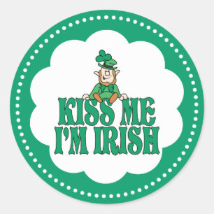 Adesivo Redondo Beije-me que eu sou Leprechaun pequeno irlandês