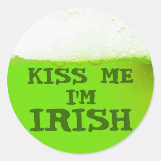 Adesivo Redondo Beije-me, sou o Irish Green Beer Sticker