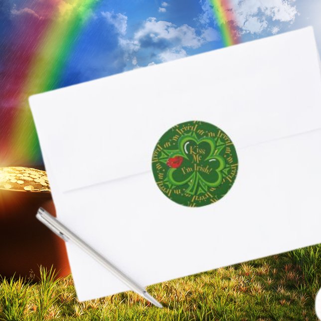 Adesivo Redondo Beije-me, sou Rua irlandesa. (Kiss Me I'm Irish St. Patrick's Day Classic Round Sticker)