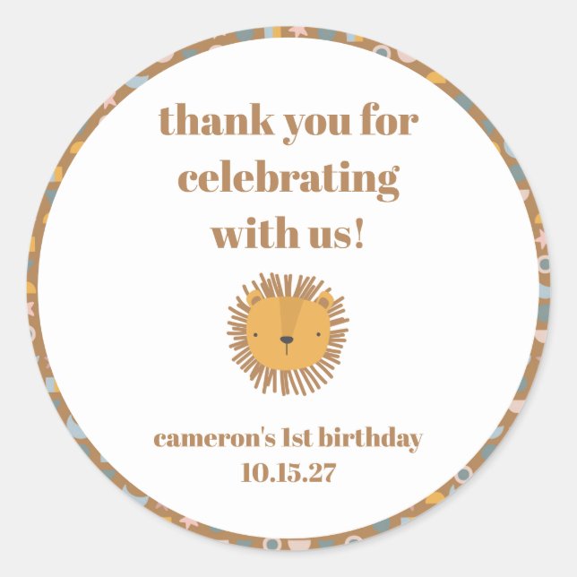 Adesivo Redondo Bela Leão, Bebê Costumado Aniversário Obrigado (Frente)