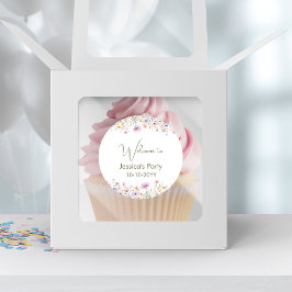 Adesivo Redondo Bem-vindos à nossa pequena flor silvestre virando 