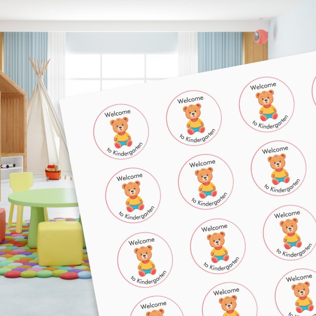 Adesivo Redondo Bem-vindos bonitos às crianças de ursos de pelúcia ('Welcome to Kindergarten' stickers with cute teddy bear picture)