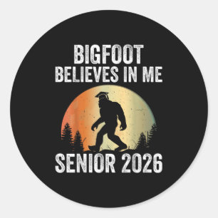 Adesivo Redondo Bigfoot Acredita No Mais velho 2026 Sasquatch Grad