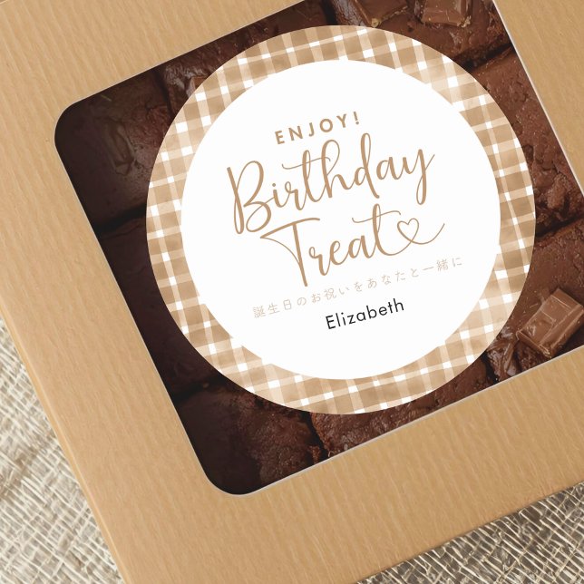 Adesivo Redondo Birthday Treat Beige Gingham Script (Criador carregado)