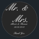 Adesivo Redondo Black and White Round Sr. & Sra. Wedding Stickers<br><div class="desc">Simples Vinhetas Negras e Brancas de Casamentos Redondos Dizem "Sr. & Sra." Esse obrigado que você coloca em adesivos pode ser personalizado e personalizado.</div>