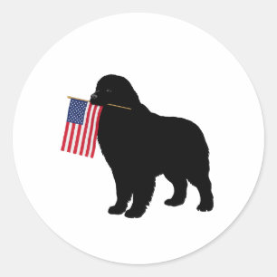 Adesivo Redondo Black Newf Dog Holding USA Flag - 4 de julho Patri