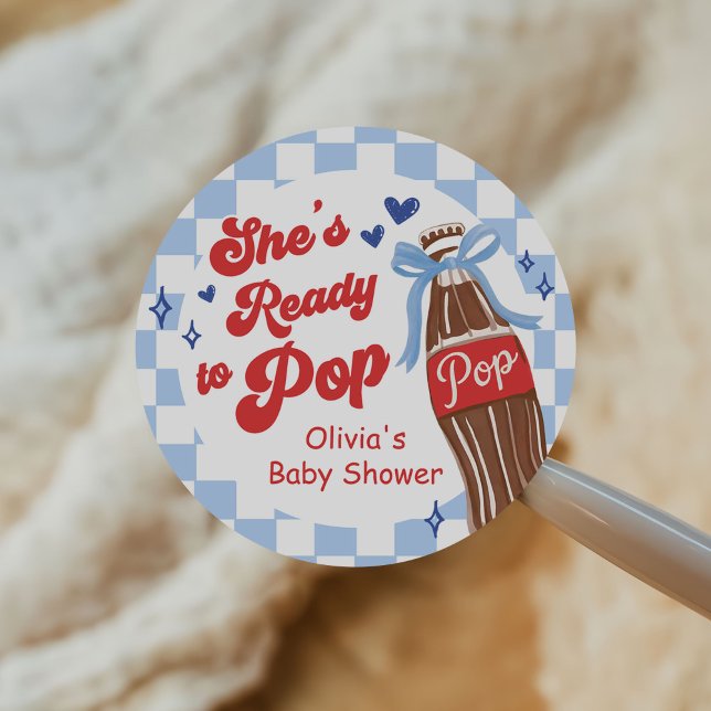 Adesivo Redondo Blue Bow She's Ready to Pop Baby Shower (Criador carregado)