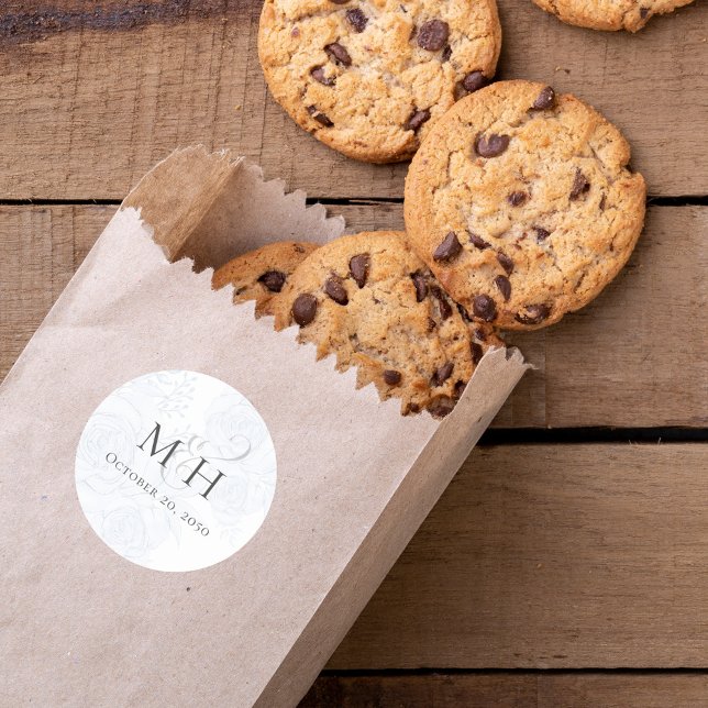 Adesivo Redondo Blue Floral Favor Monograma (Elegant blue floral monogram wedding favor sticker. )