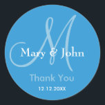 Adesivo Redondo Blue Obrigado Monograma Vinheta<br><div class="desc">Vinhetas iniciais com noiva e nome noivo, data de casamento e obrigado mensagem para expressar sua gratidão no dia do seu casamento ou em qualquer ocasião especial. .Mais cores estão disponíveis para sua escolha. Você também pode personalizar a cor e a fonte usando o botão personalizar o recurso abaixo do...</div>