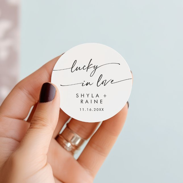 Adesivo Redondo Boho Chic Black e White Lucky In Love Favor (Boho Chic Black and White Lucky In Love Favor Classic Round Sticker)