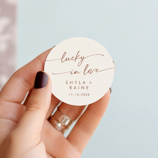 Adesivo Redondo Boho Chic Bohemian Cream Lucky In Love Favor (Boho Chic Bohemian Cream Lucky In Love Favor Classic Round Sticker)