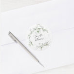 Adesivo Redondo Boho Eetal Jardim Verde Casamento Botânico<br><div class="desc">Com uma terra verde de jardim, sonhadora e etérea, de folhas, samambaias e vinhas em volta dos nomes da noiva e do noivo, este adesivo tem um belo apelo de vassoura. Personalize com os nomes da noiva e do noivo ou qualquer texto que desejar. Estes adesivos estão disponíveis em 2...</div>