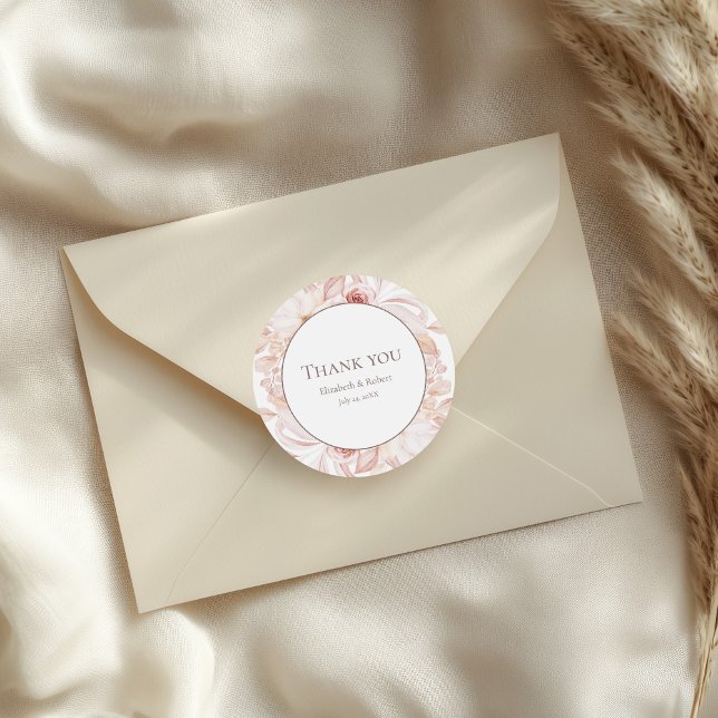 Adesivo Redondo Boho White e Pink Floral Casamento Obrigado (Boho White and Pink Floral Wedding Thank You Classic Round Sticker on an elegant wedding envelope.)