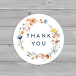 Adesivo Redondo Bold Elegant Floral Weding Favor Obrigado<br><div class="desc">Apresentando o nosso favorito do casamento Floral Bold Elegante Obrigado Design Clássico Round Sticker, uma celebração moderna da arte da natureza, com arranjos coloridos florais coloridos de cor d'água em lindas tonalidades de cor rosa pincel, marinho e azul empoeirado, pêssego, e amarelo com verde suave de eucalipto belamente contra uma...</div>