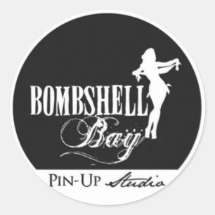 Adesivo Redondo Bombshell Bay Pin-Up Studio Sticker