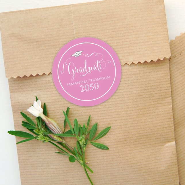 Adesivo Redondo Boné Elegante Rosa de Script de Caligrafia de Grad (Criador carregado)