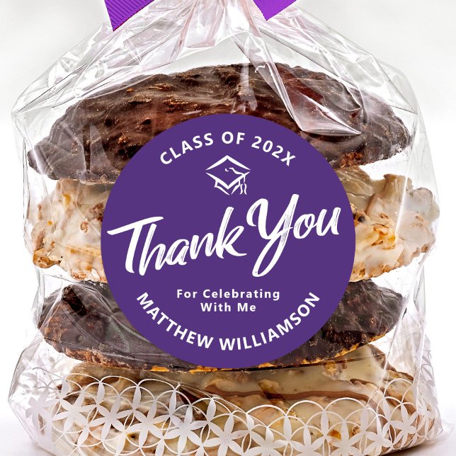 Adesivo Redondo Boné Roxo de Script Negrito de Graduação Obrigado  (Criador carregado)