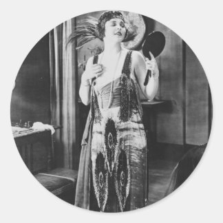 Adesivo Redondo Bonita 1920 de Vestido da Mulher